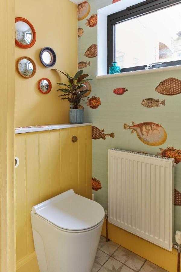 House On Beaconsfield Spacious Seaside Home Perfect For Relaxing With Friends Or Family Deal Kültér fotó