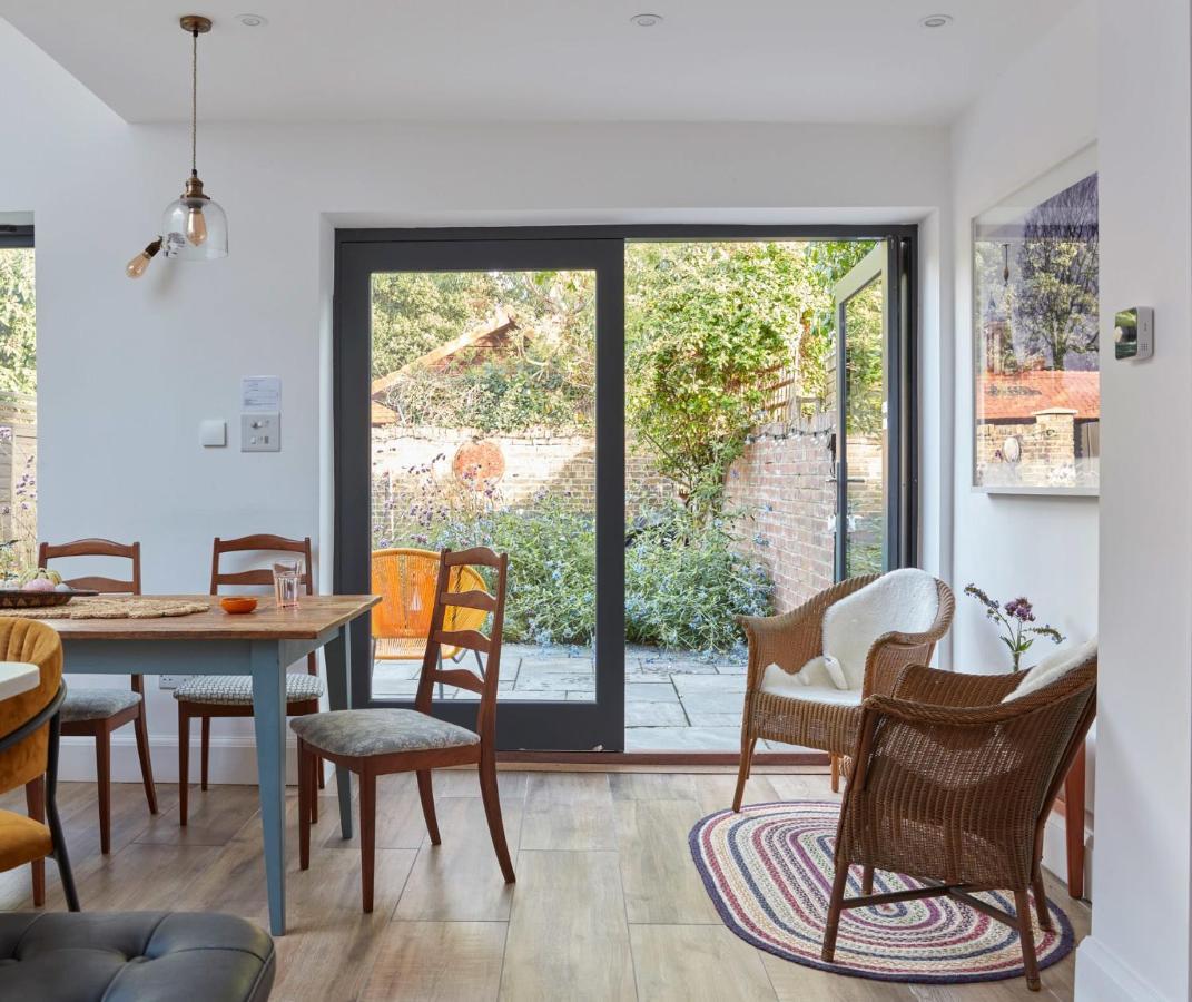 House On Beaconsfield Spacious Seaside Home Perfect For Relaxing With Friends Or Family Deal Kültér fotó